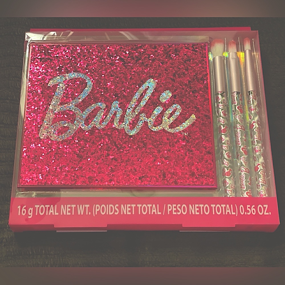 Barbie Beauty Set — Eyeshadow Palette, Makeup Brushes, and Mirror - Picture 16 of 16